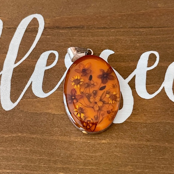 Vintage Mexican Sterling Silver Dried Flowers Amber Resin Pendant - Picture 4 of 11